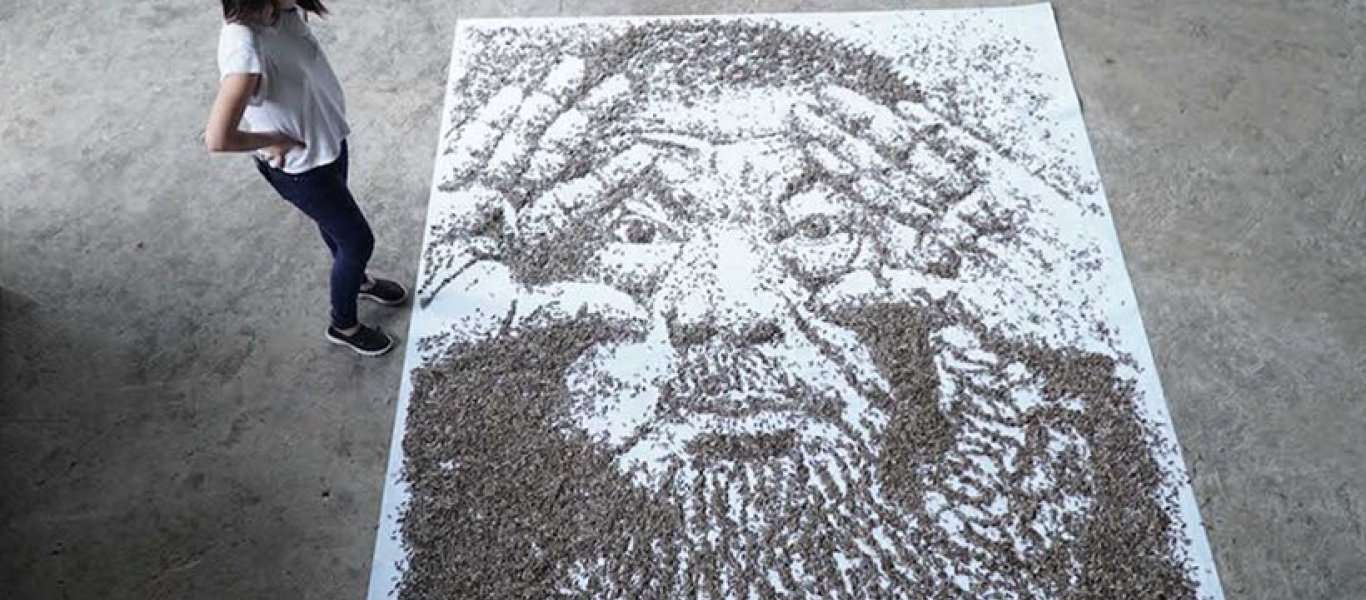 Το πορτρέτο του Ai Weiwei φτιαγμένο με ηλιόσπορους (φωτό, βίντεο)